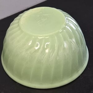 Vintage MCM Fire King Jadeite Swirl Nesting/Mixing/Baking Bowl (READ)